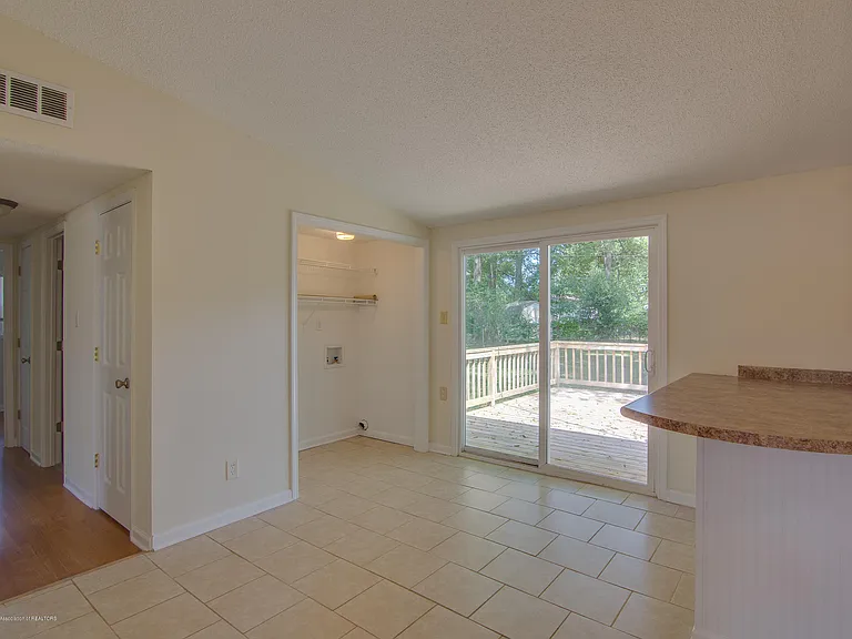 1707 Swayze Cv — Photo 5