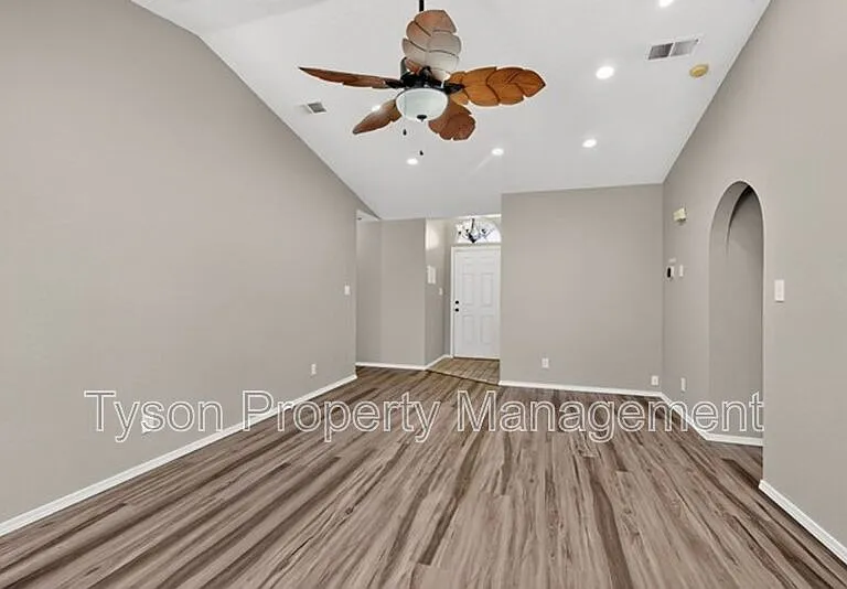 1409 Stoneway Dr NW — Photo 3
