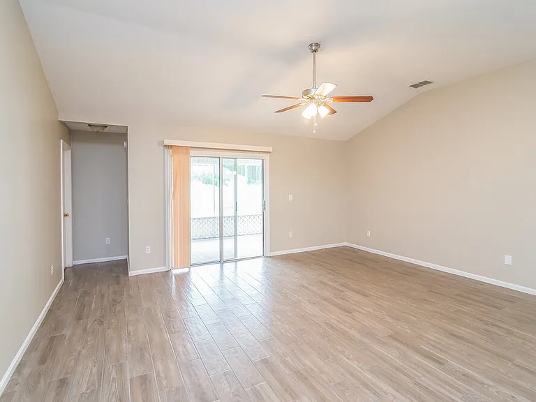 3243 Wandering Oaks Dr — Photo 3