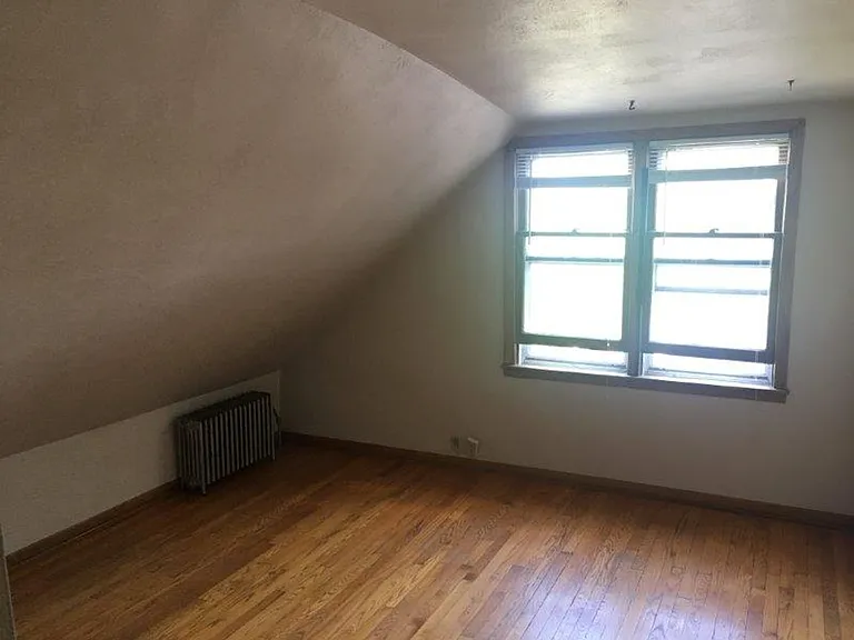 121 E Gilman St — Photo 23