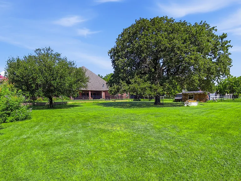 1453 Whitley Rd — Photo 39