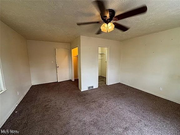 2nd image of 476 Keck St