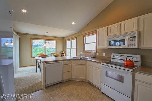 2nd image of 2871 Sunrise Ave