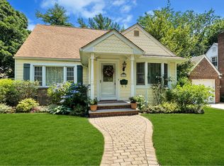 117 Landau Ave, Floral Park, NY 11001