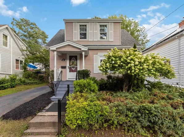 6296 Liverpool St, Halifax, NS B3L 1X8