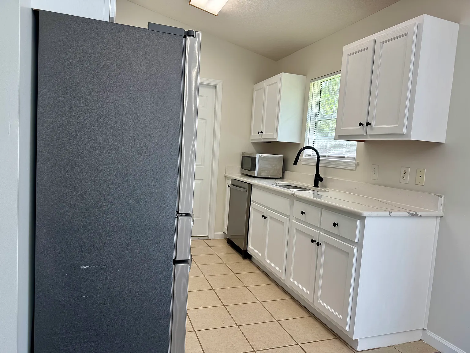 4 bed, 1240 sqft, $2,200 — Photo 4