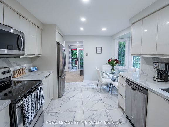 3rd image of 228 Kingswood Dr #3
