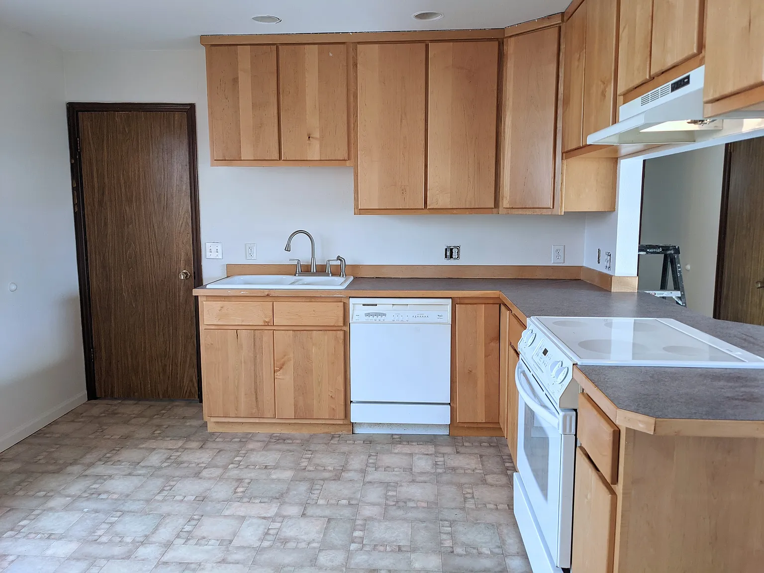 3 bed, 980 sqft, $1,650 — Photo 3