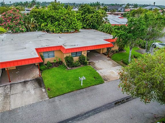 3rd image of 3890 Catalina Dr