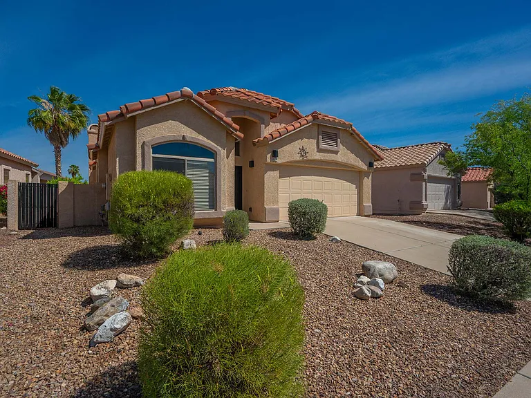 114 W Freddie Canyon Way — Photo 2
