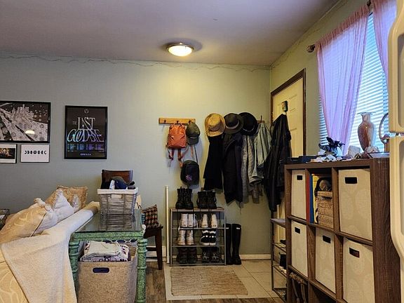3rd image of 1608 W Olive St #8
