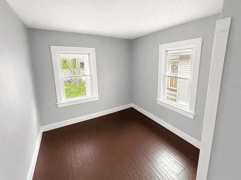 920 Huron Ave — Photo 11
