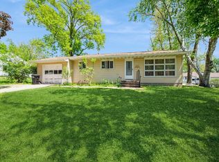1505 Maplecrest Dr, Marion, IA 52302