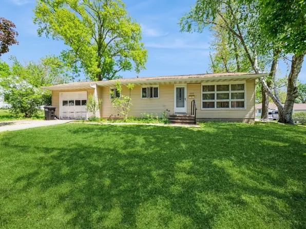 1505 Maplecrest Dr, Marion, IA 52302