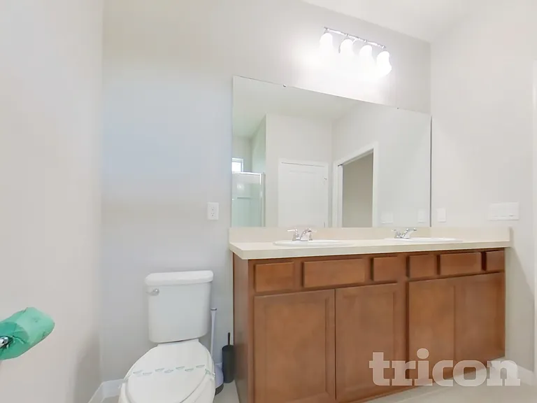 2837 E Lake Pointe Dr — Photo 9
