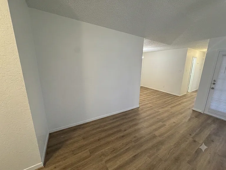 1140 Landsdale Ln #1140 — Photo 2