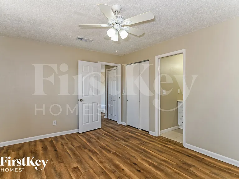 325 NE 23rd Ave — Photo 12