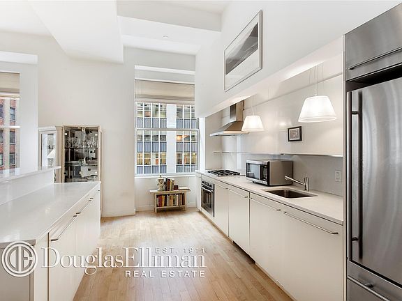 2nd image of 15 Broad St APT 920