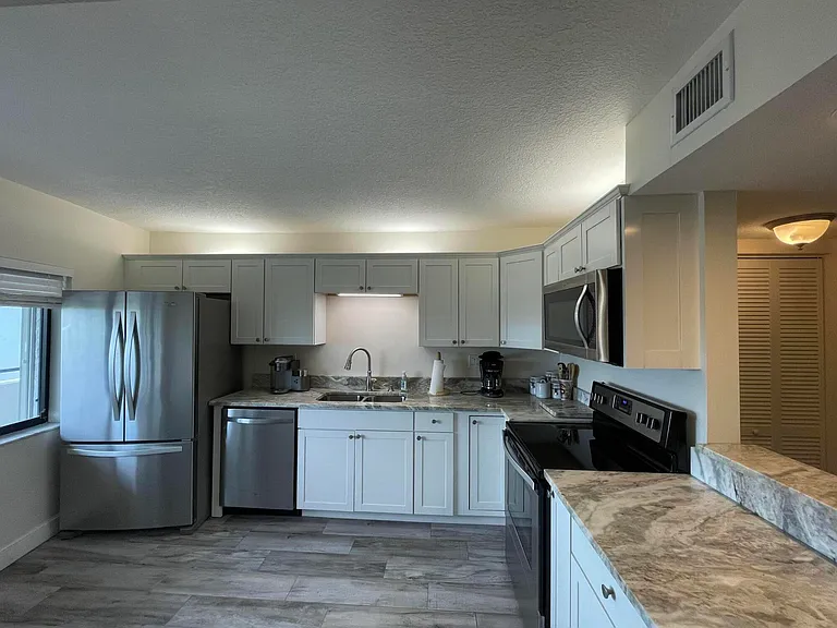 355 S Ocean Dr #807 — Photo 6