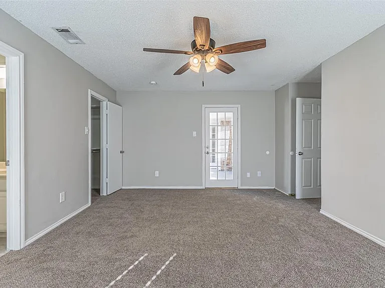 2801 Cambridgeshire Dr — Photo 26