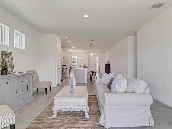 3rd image of 12607 Itani Ct