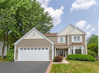 205 Aberdeen Dr, Algonquin, IL 60102