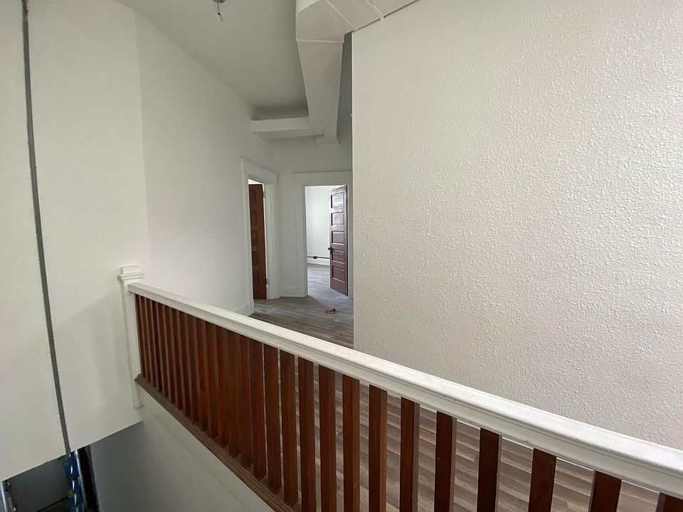 1st image of 820 6th St