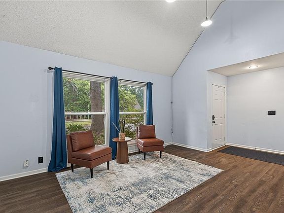 5th image of 2407 Yosemite Dr
