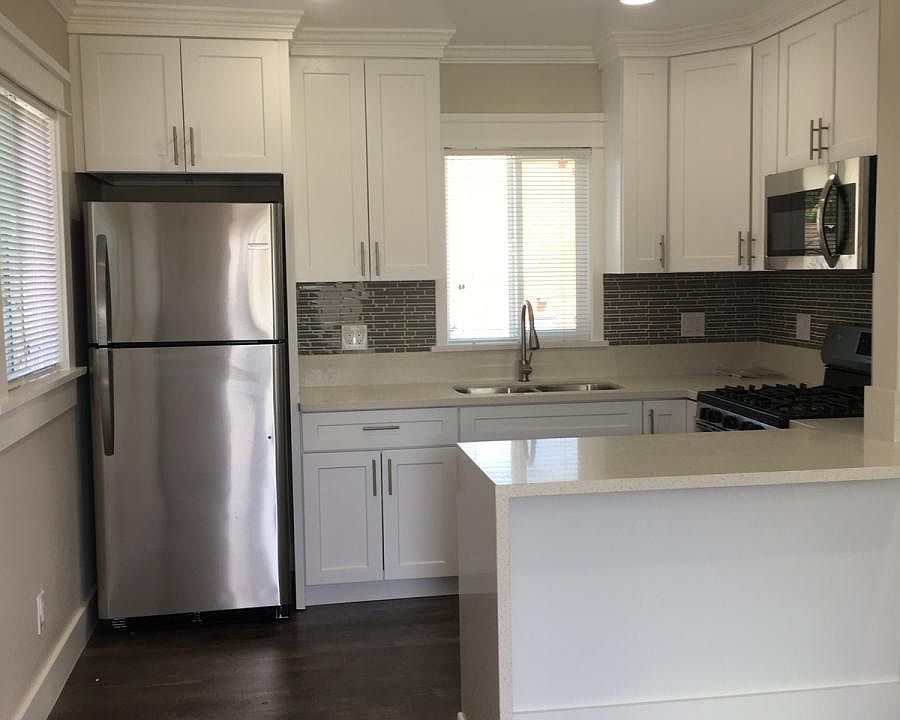 2nd image of 746 Linden Ave