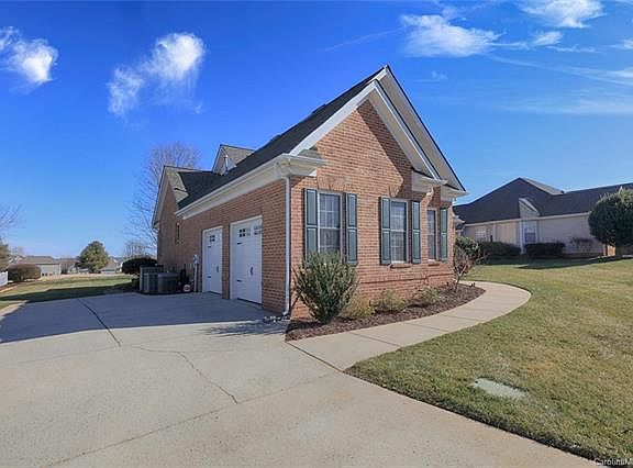 2nd image of 137 Fox Den Cir