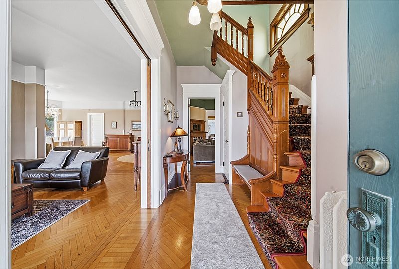 4th image of 3320 N Union Avenue