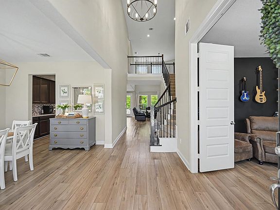 4th image of 17607 Harpers Way