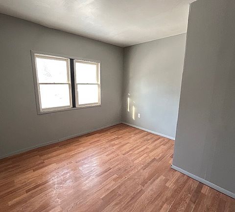 2nd image of 1208 Van Buren St