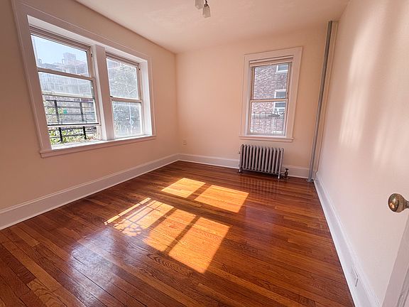 5th image of 20-79 32nd St #B3