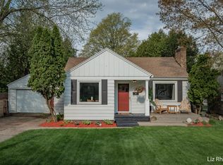 2715 Riverside Dr NE, Grand Rapids, MI 49505