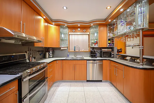 Sold by Momentum Real Estate LLC | media 7