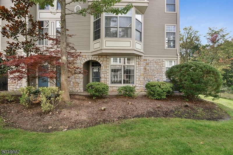 1st image of 420 Kensington Ln