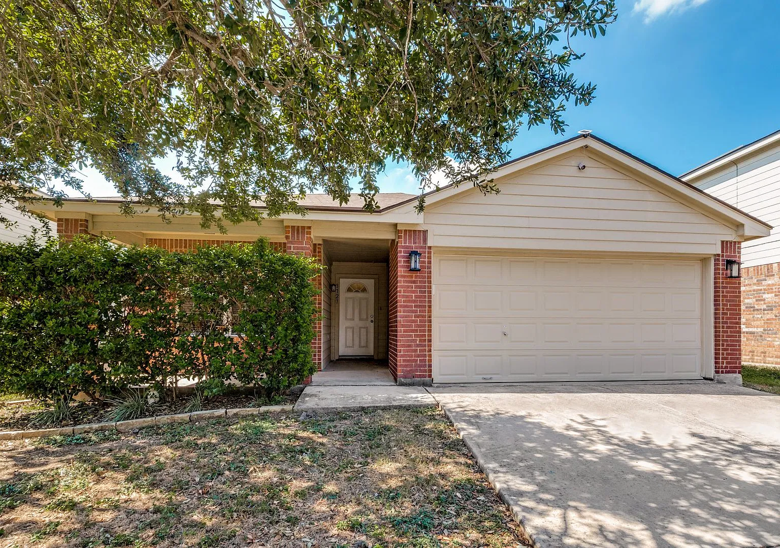One Story 3-Bedroom Minutes From Lackland — Photo 1
