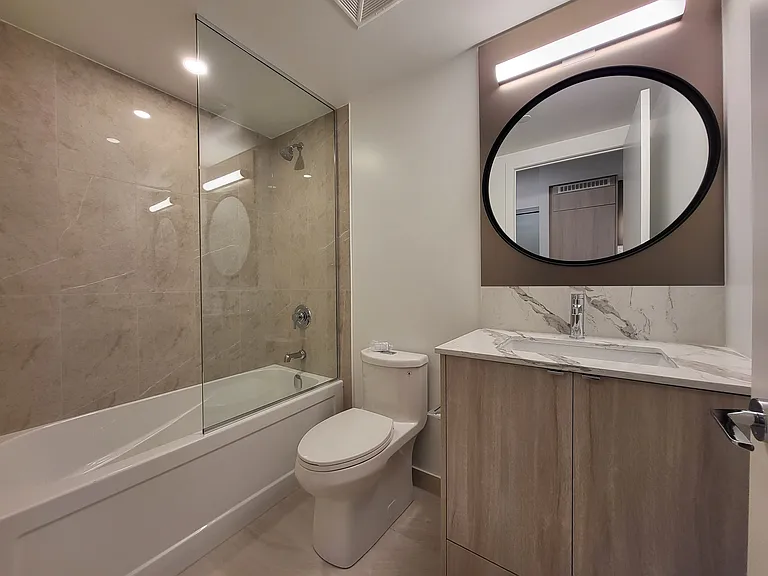 771 Yonge St — Photo 16