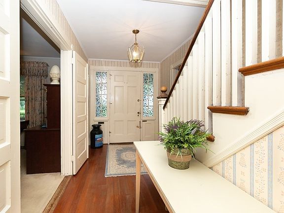 5th image of 126 Highland St