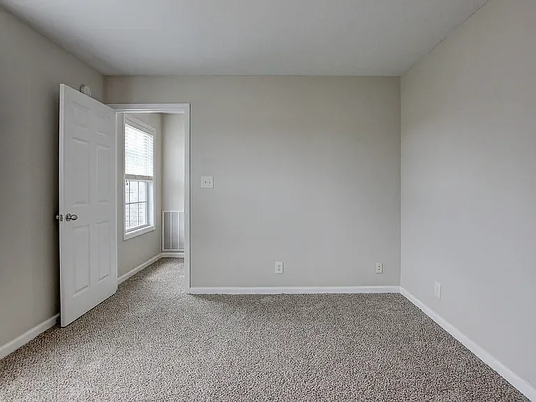 146 Alexander Blvd — Photo 21