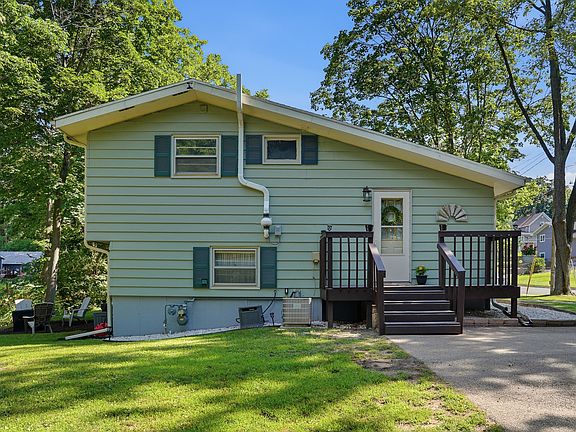 3rd image of 1104 Elm Pl