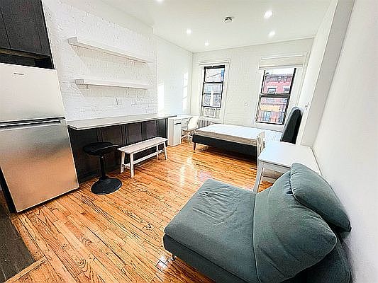 2nd image of 413 E 9th St #5J