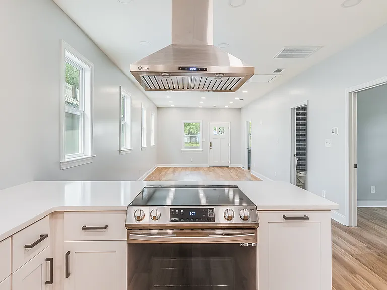 1217 E Park Ave — Photo 4