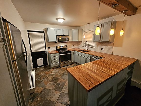2nd image of 158 Ash St