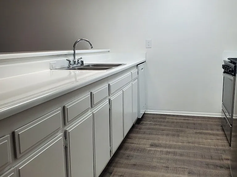 Harbor Village Apartments — Photo 7