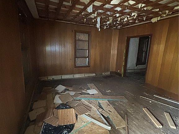 2nd image of 2221 Garfield Ave