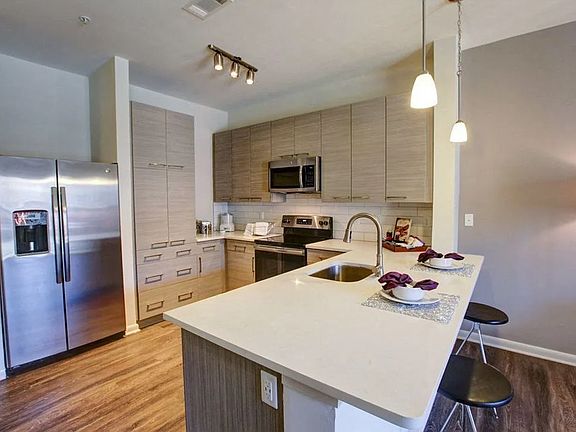 3rd image of 113 N Irwin Ave