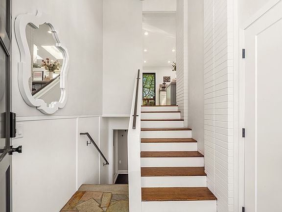 3rd image of 810 Walnut Street