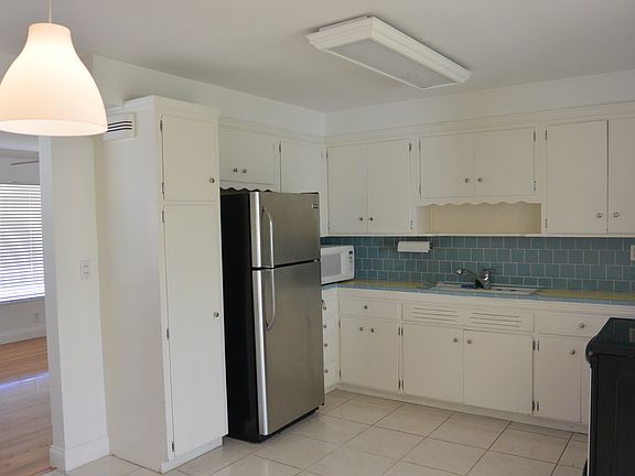 3rd image of 5005 S. Olive Avenue